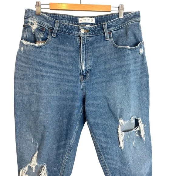 Abercrombie & Fitch Curve Love High Rise Mom Jean Distressed  Cropped Size 14 - Picture 2 of 7